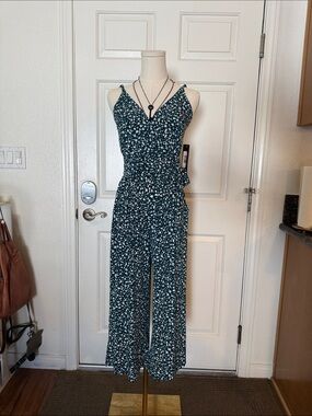 Daily Look - Korye - Teal Floral V-Neck Wide-Leg Jumpsuit